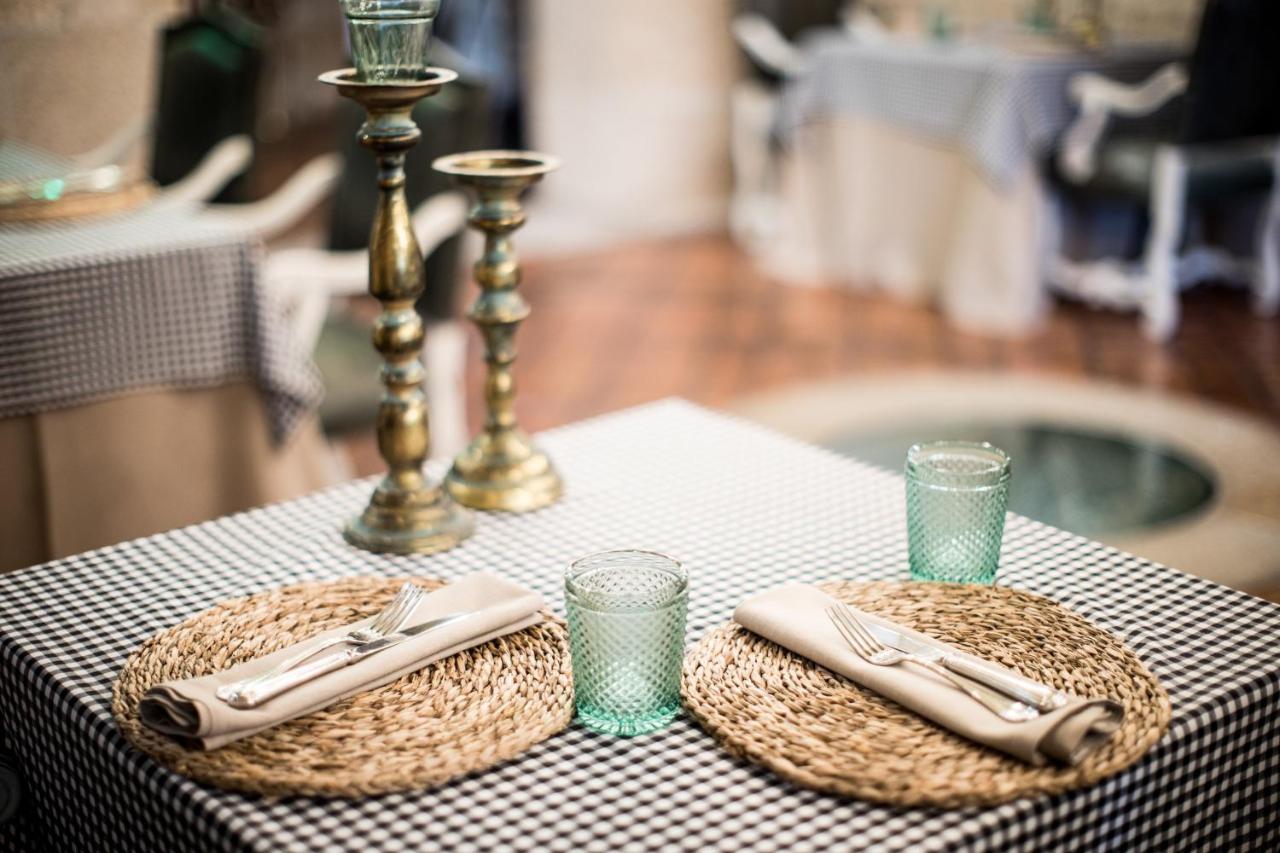 ויגו Pazo Los Escudos Hotel Spa & Resort מראה חיצוני תמונה A place setting