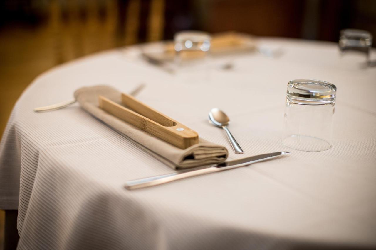ויגו Pazo Los Escudos Hotel Spa & Resort מראה חיצוני תמונה A place setting with a sugar bowl
