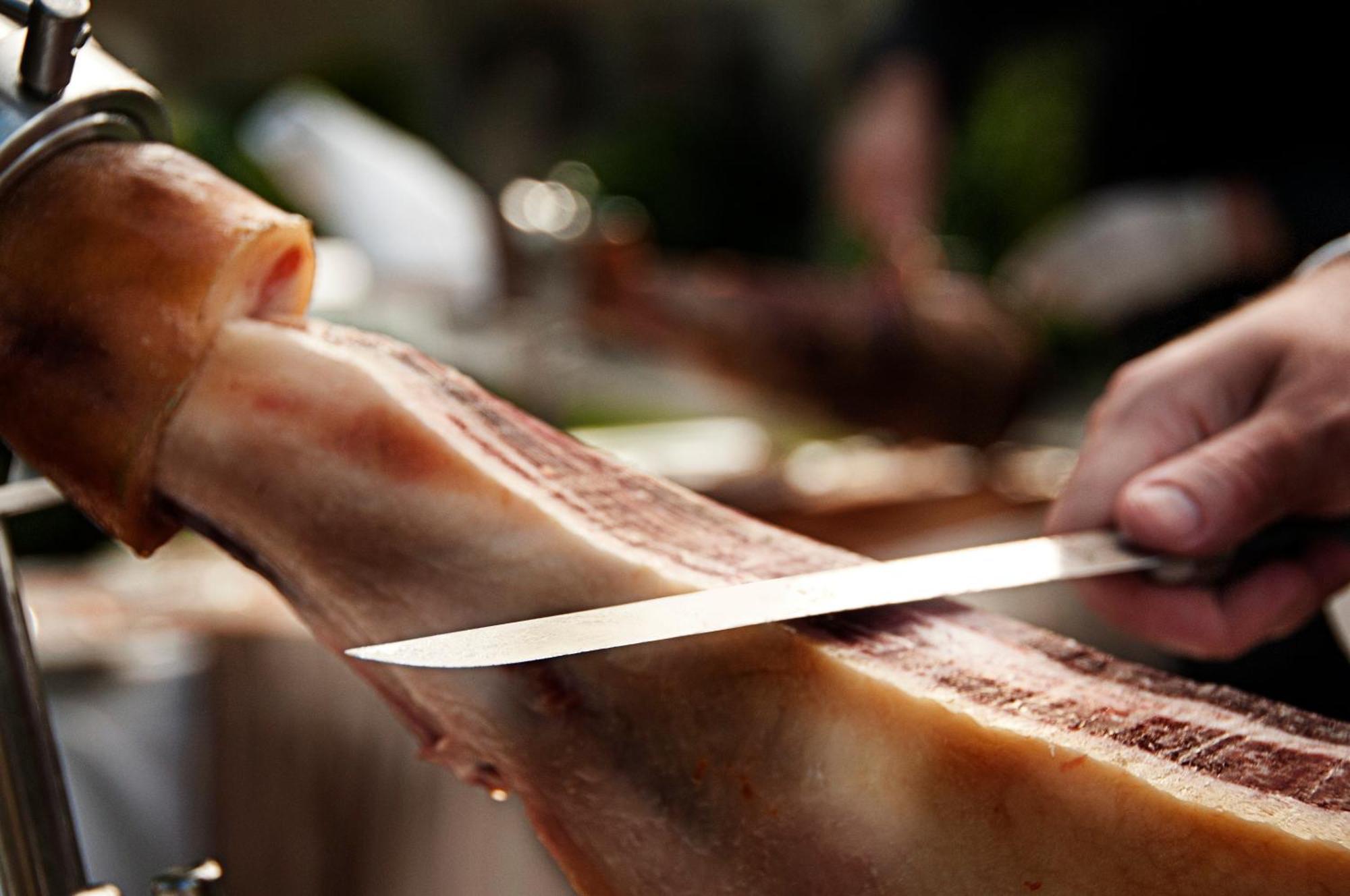 ויגו Pazo Los Escudos Hotel Spa & Resort מראה חיצוני תמונה Slicing ham