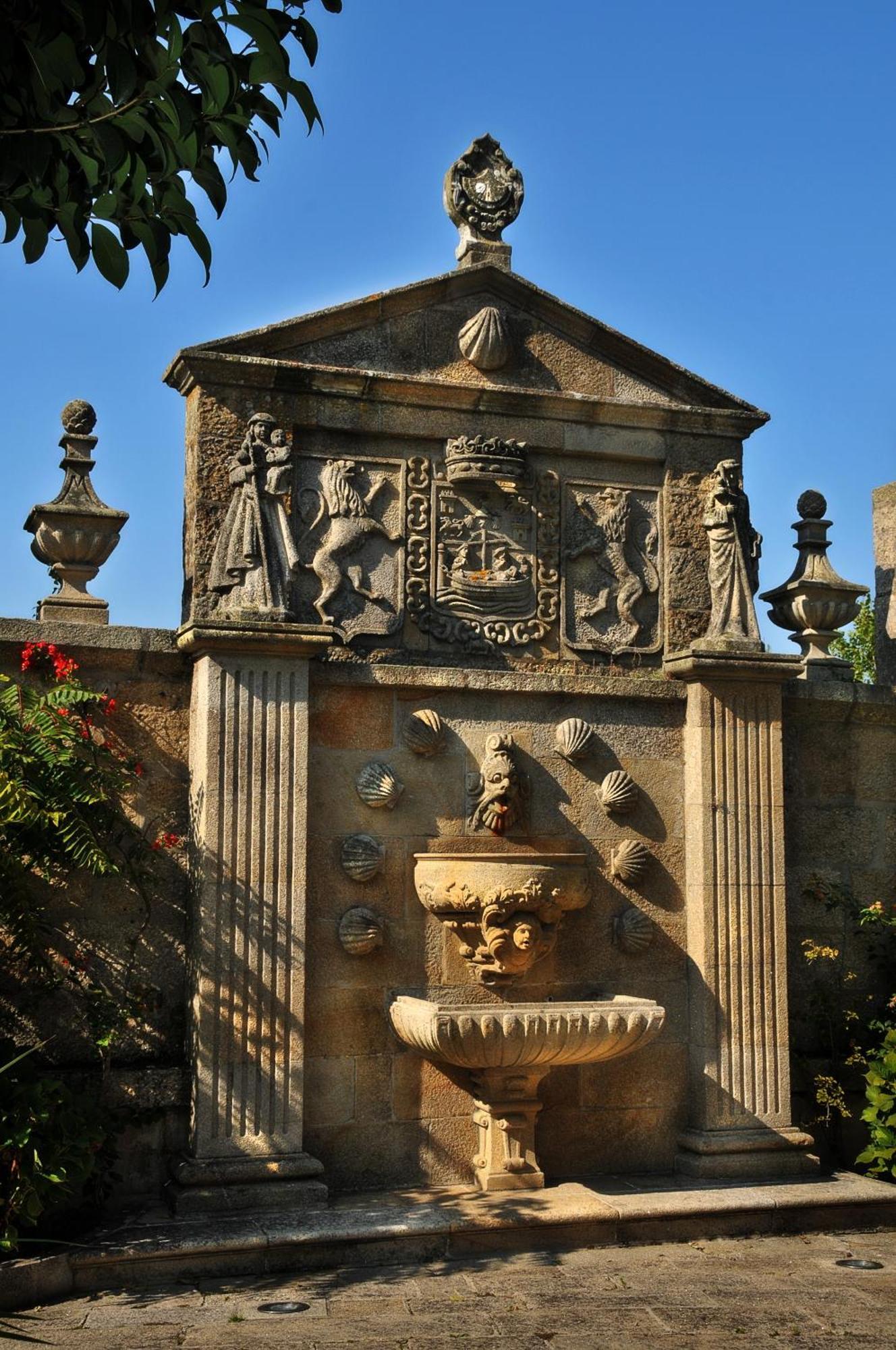 ויגו Pazo Los Escudos Hotel Spa & Resort מראה חיצוני תמונה Fountain of the Dukes of Cadaval