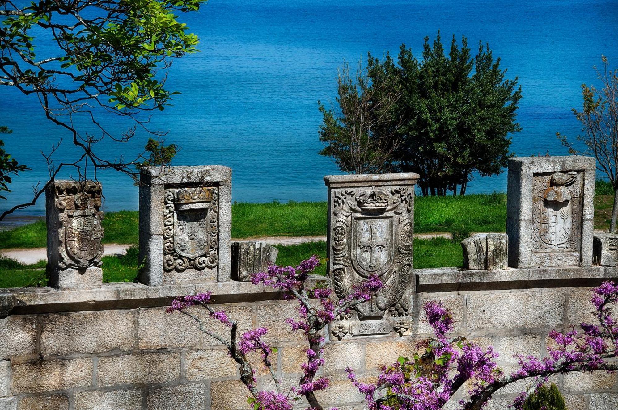 ויגו Pazo Los Escudos Hotel Spa & Resort מראה חיצוני תמונה The four columns of the temple